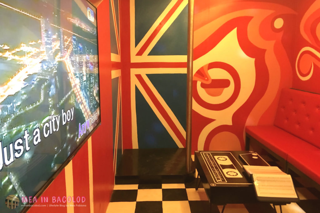 10-retro-ktv-bacolod-red-ktv-room